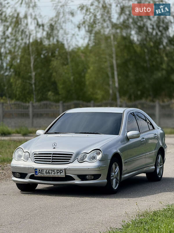 Mercedes-Benz C-Class 2005