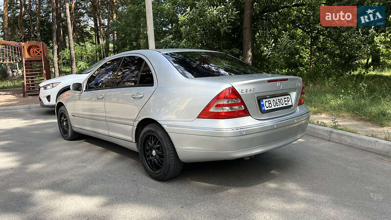 Седан Mercedes-Benz C-Class 2003 в Чернігові