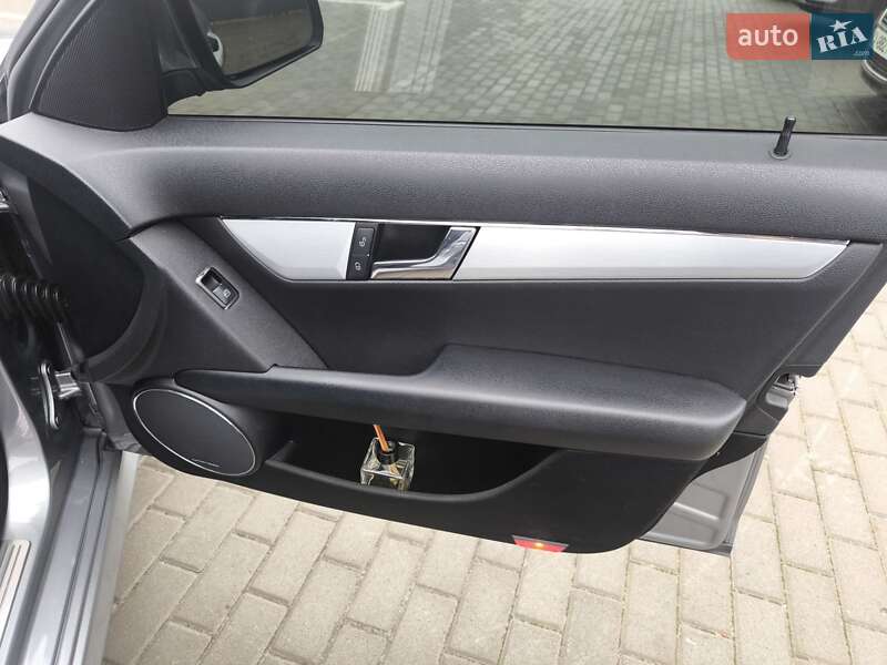 Седан Mercedes-Benz C-Class 2008 в Киеве
