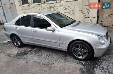 Седан Mercedes-Benz C-Class 2004 в Днепре