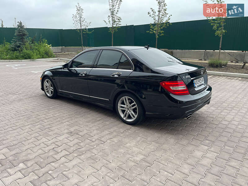 Mercedes-Benz C-Class 2011