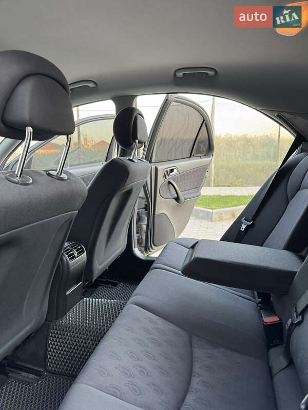 Седан Mercedes-Benz C-Class 2003 в Луцьку фото 36 Седан Mercedes-Benz C-Class 2003 в Луцьку