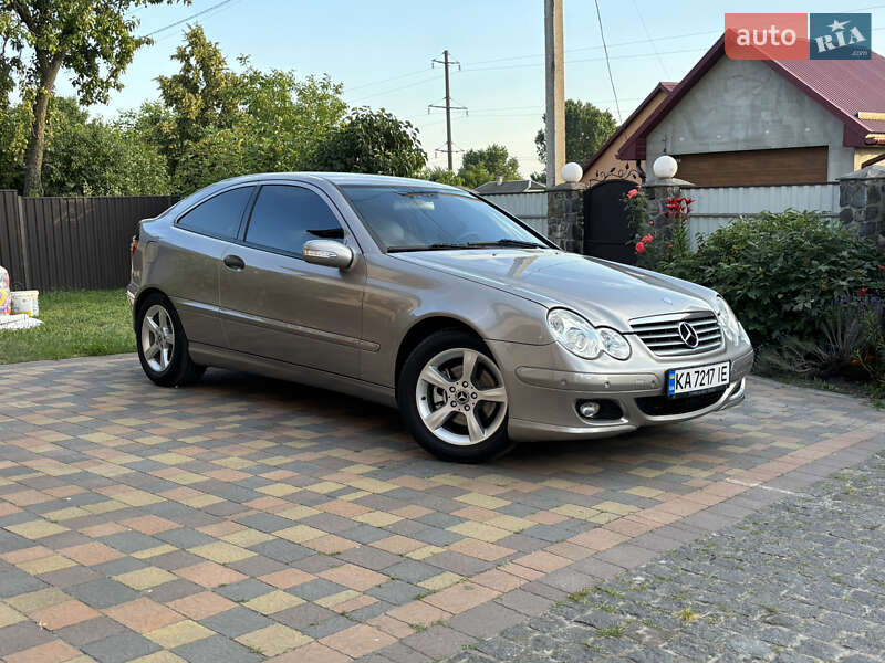 Mercedes-Benz C-Class 2005