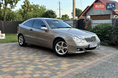 Купе Mercedes-Benz C-Class 2005 в 