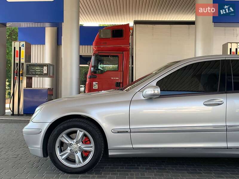 Седан Mercedes-Benz C-Class 2003 в Николаеве