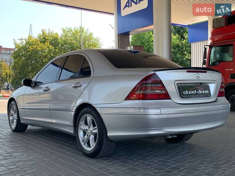 Седан Mercedes-Benz C-Class 2003 в Николаеве