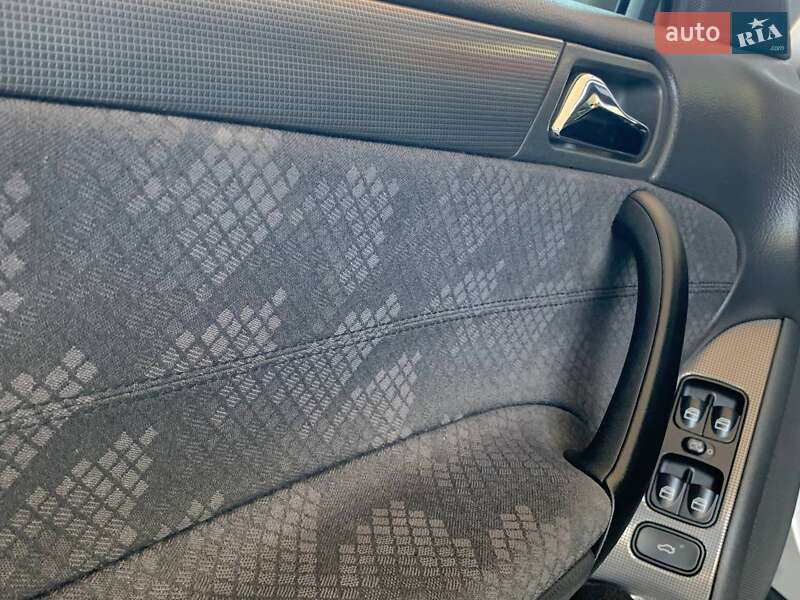 Седан Mercedes-Benz C-Class 2003 в Николаеве