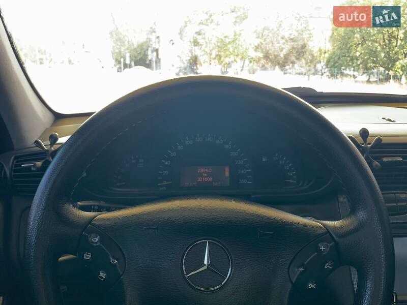 Седан Mercedes-Benz C-Class 2003 в Николаеве
