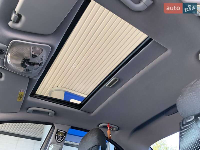 Седан Mercedes-Benz C-Class 2003 в Николаеве