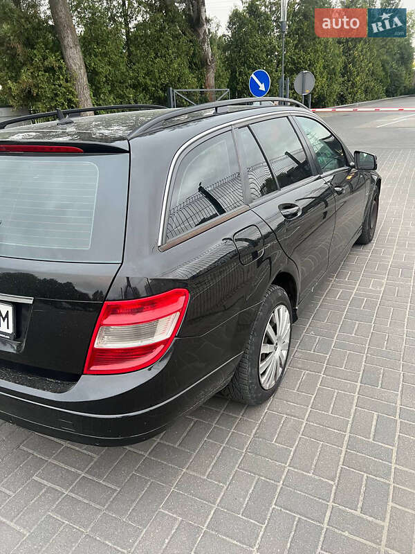 Универсал Mercedes-Benz C-Class 2010 в Львове
