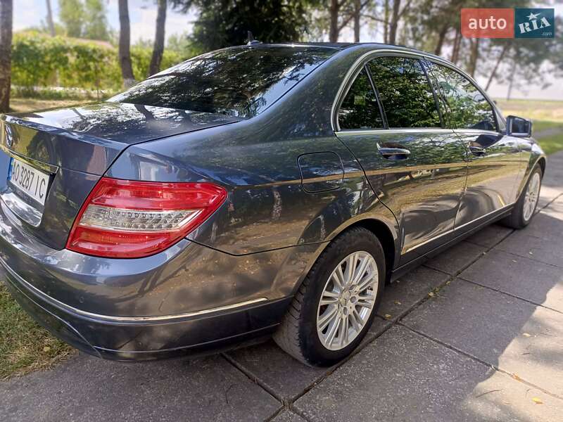 Седан Mercedes-Benz C-Class 2009 в Сокирнице