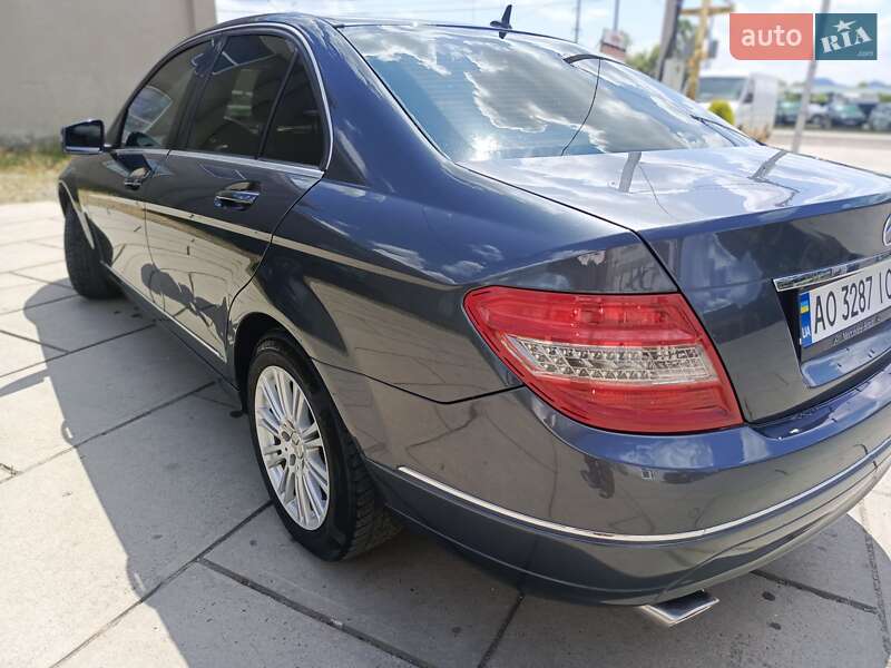 Седан Mercedes-Benz C-Class 2009 в Сокирнице