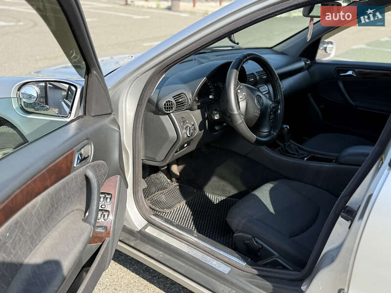 Седан Mercedes-Benz C-Class 2003 в Киеве фото 12 Седан Mercedes-Benz C-Class 2003 в Киеве