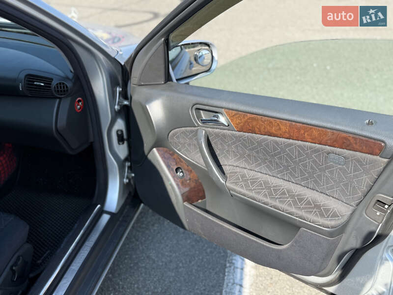 Седан Mercedes-Benz C-Class 2003 в Киеве фото 13 Седан Mercedes-Benz C-Class 2003 в Киеве