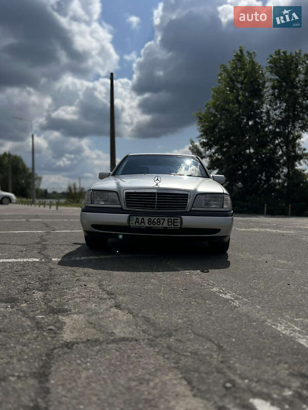 Седан Mercedes-Benz C-Class 1995 в Киеве