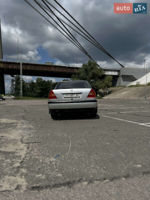 Седан Mercedes-Benz C-Class 1995 в Киеве