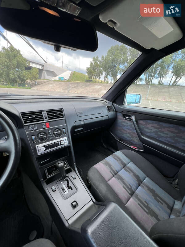 Седан Mercedes-Benz C-Class 1995 в Киеве
