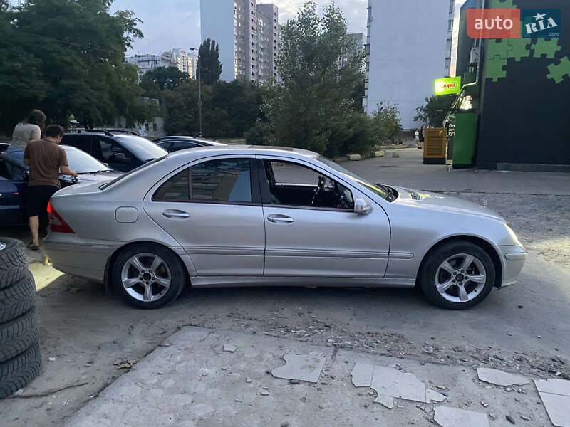 Седан Mercedes-Benz C-Class 2001 в Киеве фото 5 Седан Mercedes-Benz C-Class 2001 в Киеве