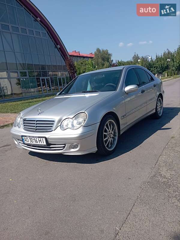 Mercedes-Benz C-Class 2005