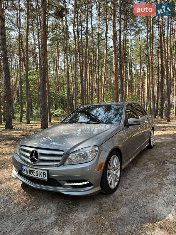 Mercedes-Benz C-Class 2011