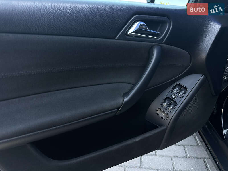Седан Mercedes-Benz C-Class 2007 в Дубно