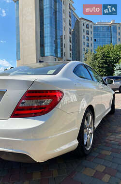 Купе Mercedes-Benz C-Class 2011 в 