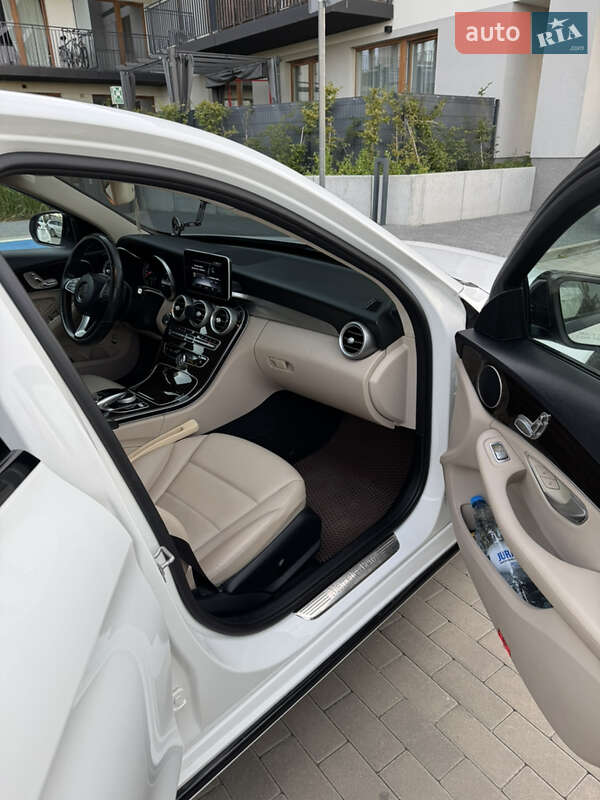Седан Mercedes-Benz C-Class 2015 в Львове