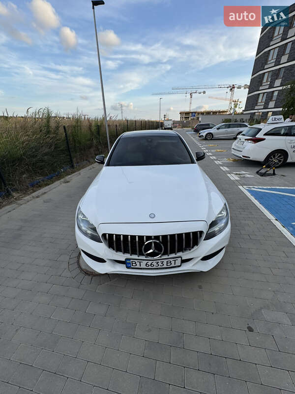 Седан Mercedes-Benz C-Class 2015 в Львове