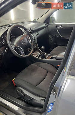 Седан Mercedes-Benz C-Class 2004 в 