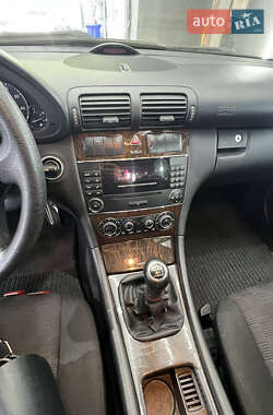 Седан Mercedes-Benz C-Class 2004 в 