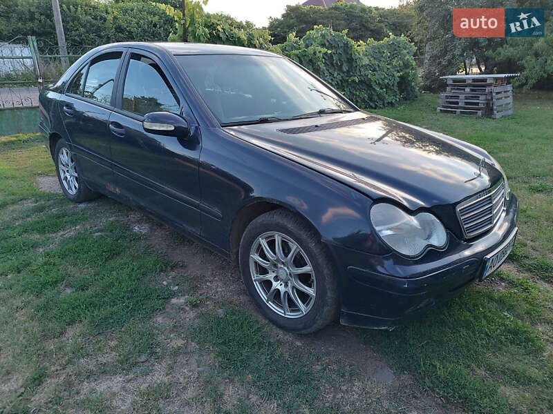 Седан Mercedes-Benz C-Class 2002 в Киеве