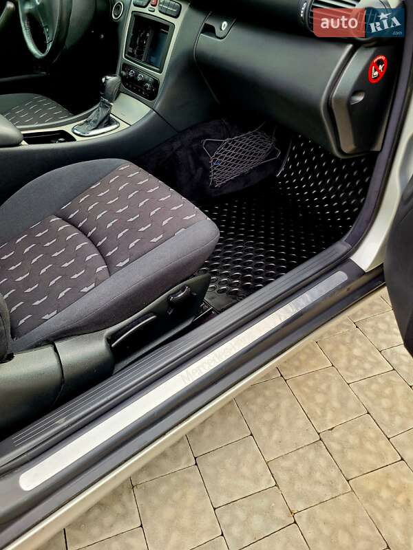 Купе Mercedes-Benz C-Class 2001 в Львове фото 26 Купе Mercedes-Benz C-Class 2001 в Львове