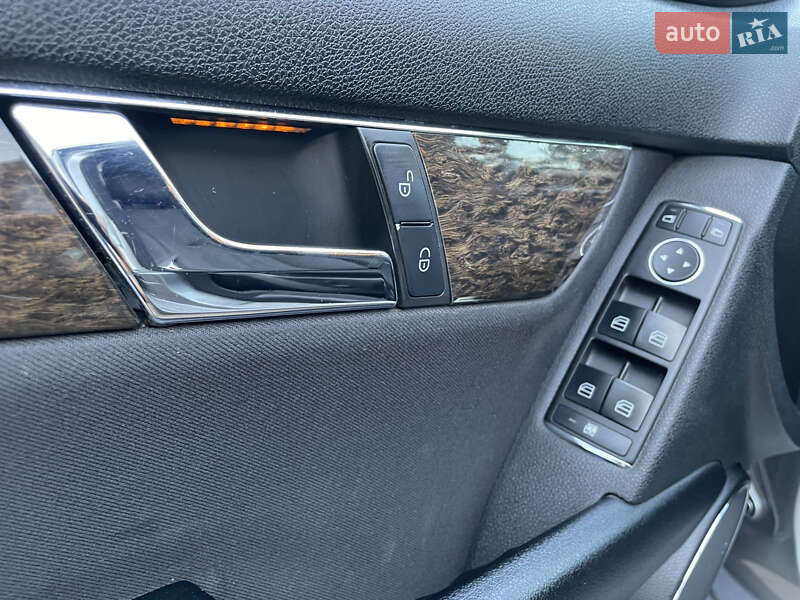 Седан Mercedes-Benz C-Class 2009 в Киеве фото 13 Седан Mercedes-Benz C-Class 2009 в Киеве