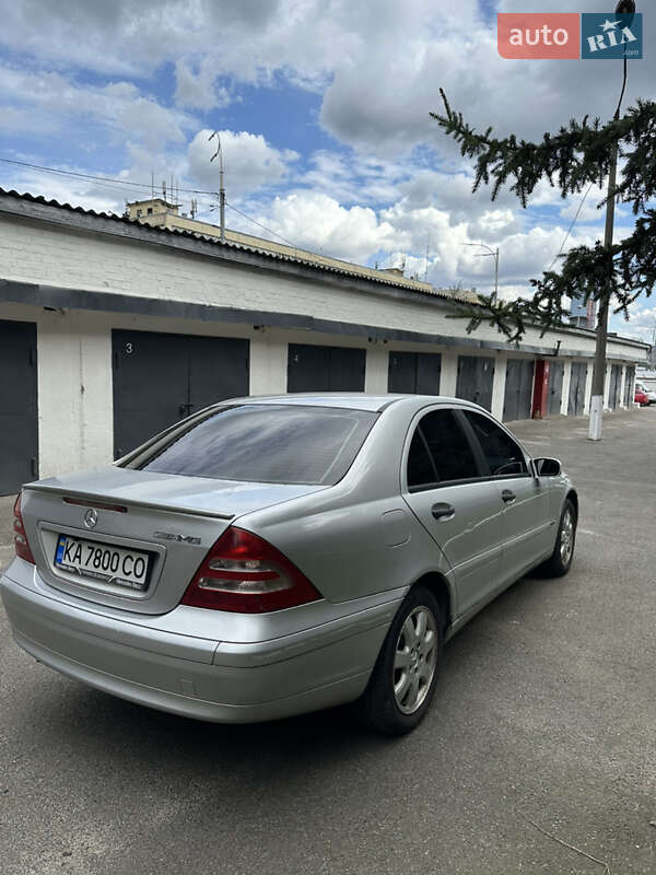Седан Mercedes-Benz C-Class 2001 в Киеве
