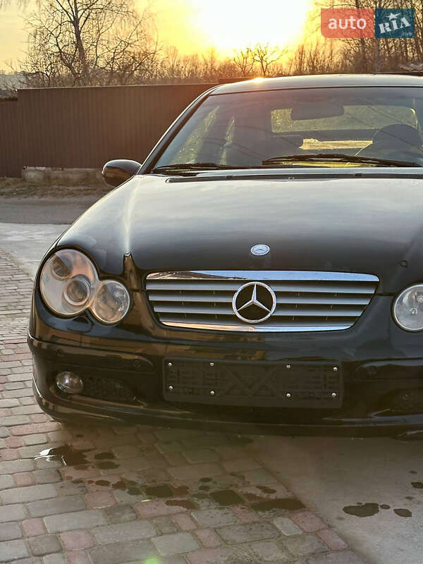 Купе Mercedes-Benz C-Class 2002 в Вишневом фото 6 Купе Mercedes-Benz C-Class 2002 в Вишневом