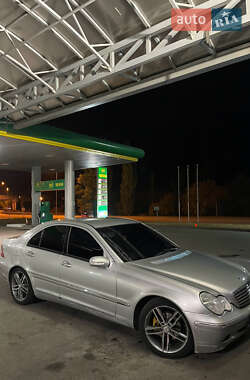 Седан Mercedes-Benz C-Class 2001 в Киеве
