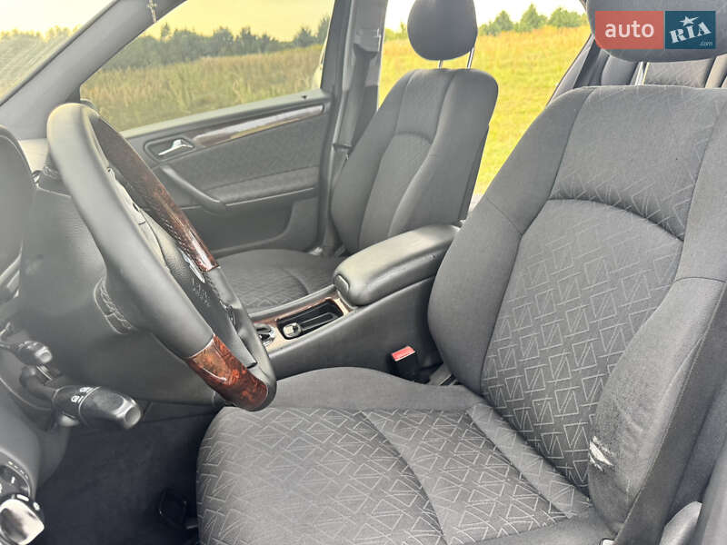Седан Mercedes-Benz C-Class 2002 в Яворове фото 28 Седан Mercedes-Benz C-Class 2002 в Яворове
