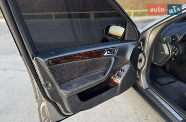 Седан Mercedes-Benz C-Class 2002 в 
