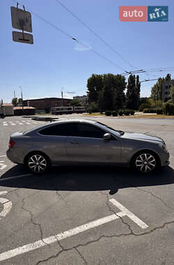 Купе Mercedes-Benz C-Class 2011 в 