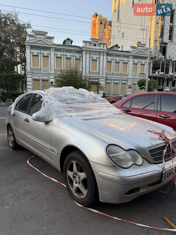Седан Mercedes-Benz C-Class 2003 в Киеве фото 4 Седан Mercedes-Benz C-Class 2003 в Киеве
