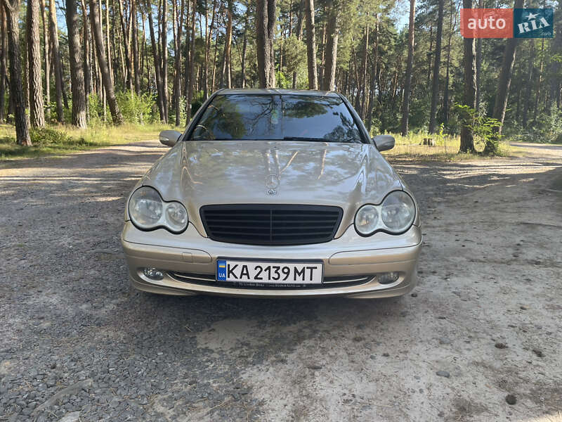 Седан Mercedes-Benz C-Class 2005 в 