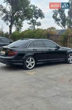 Седан Mercedes-Benz C-Class 2011 в Дніпрі