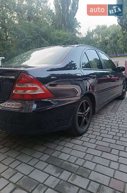 Седан Mercedes-Benz C-Class 2005 в 