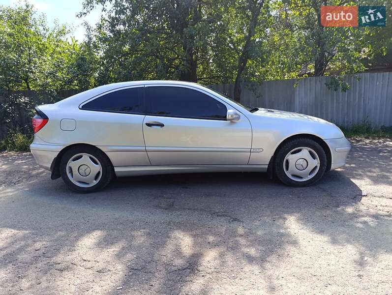 Купе Mercedes-Benz C-Class 2003 в Славянске