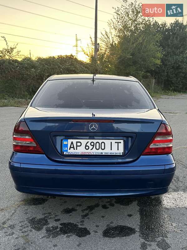 Седан Mercedes-Benz C-Class 2004 в Запоріжжі