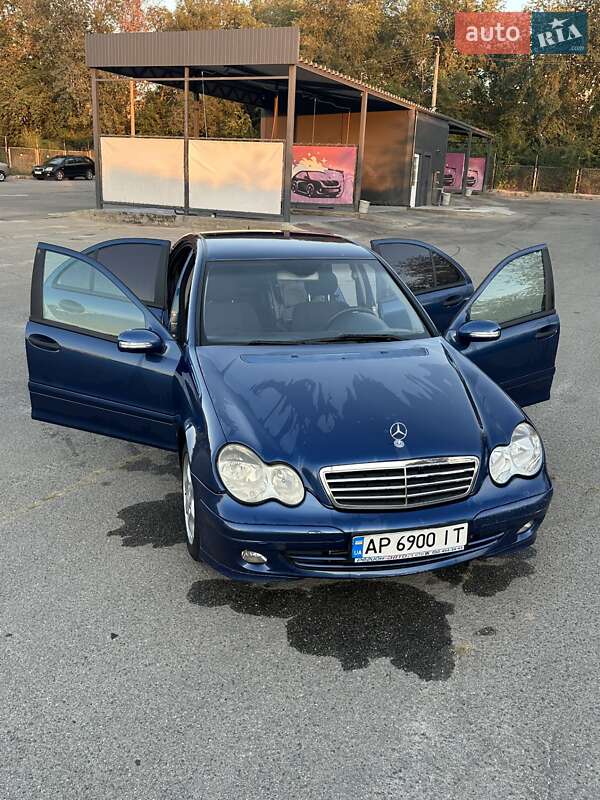 Седан Mercedes-Benz C-Class 2004 в Запоріжжі