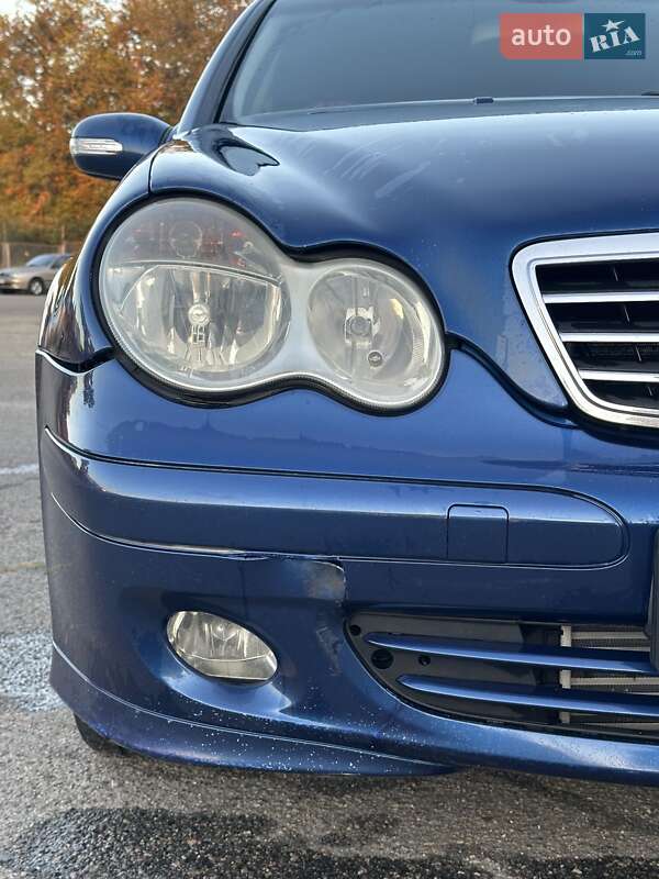 Седан Mercedes-Benz C-Class 2004 в Запоріжжі