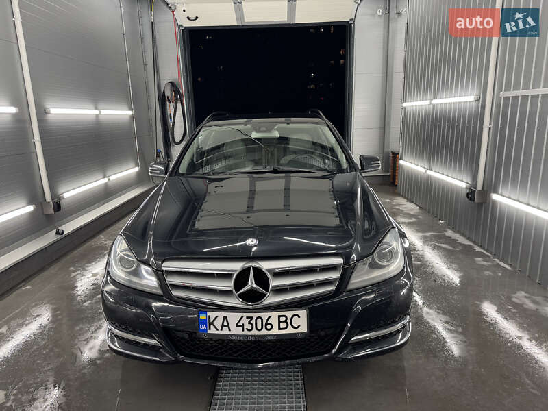 Универсал Mercedes-Benz C-Class 2012 в Киеве