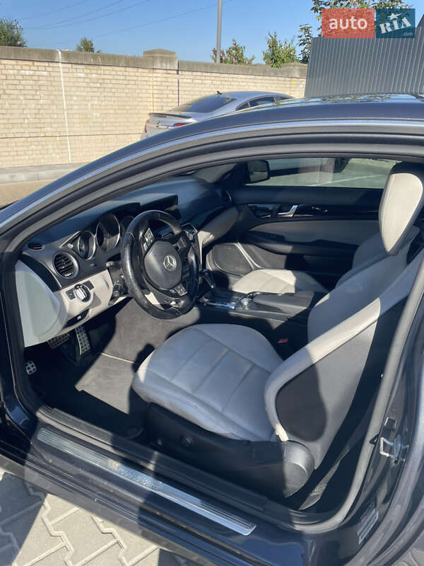 Купе Mercedes-Benz C-Class 2011 в Киеве фото 13 Купе Mercedes-Benz C-Class 2011 в Киеве