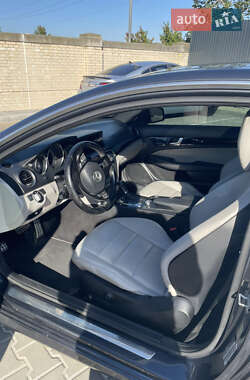Купе Mercedes-Benz C-Class 2011 в 